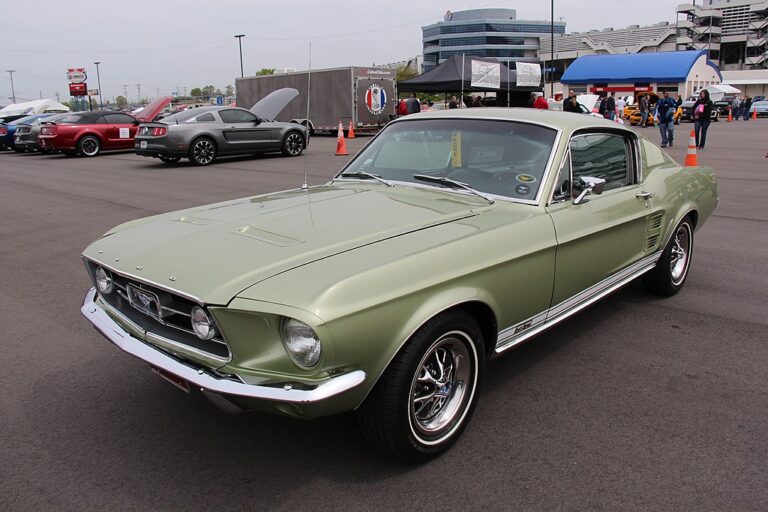 11 Legendary '60s Muscle Cars That Defined an Era—and Still Steal the ...